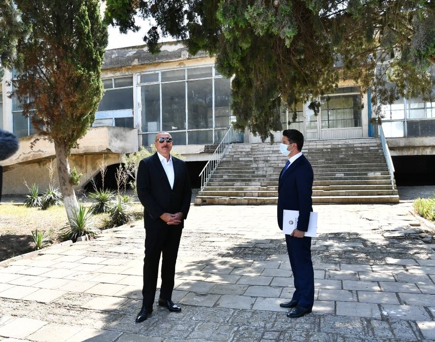 Azərbaycan Prezidenti Naftalan şəhər hava limanı ilə tanış olub (FOTO/VİDEO) (YENİLƏNİB)