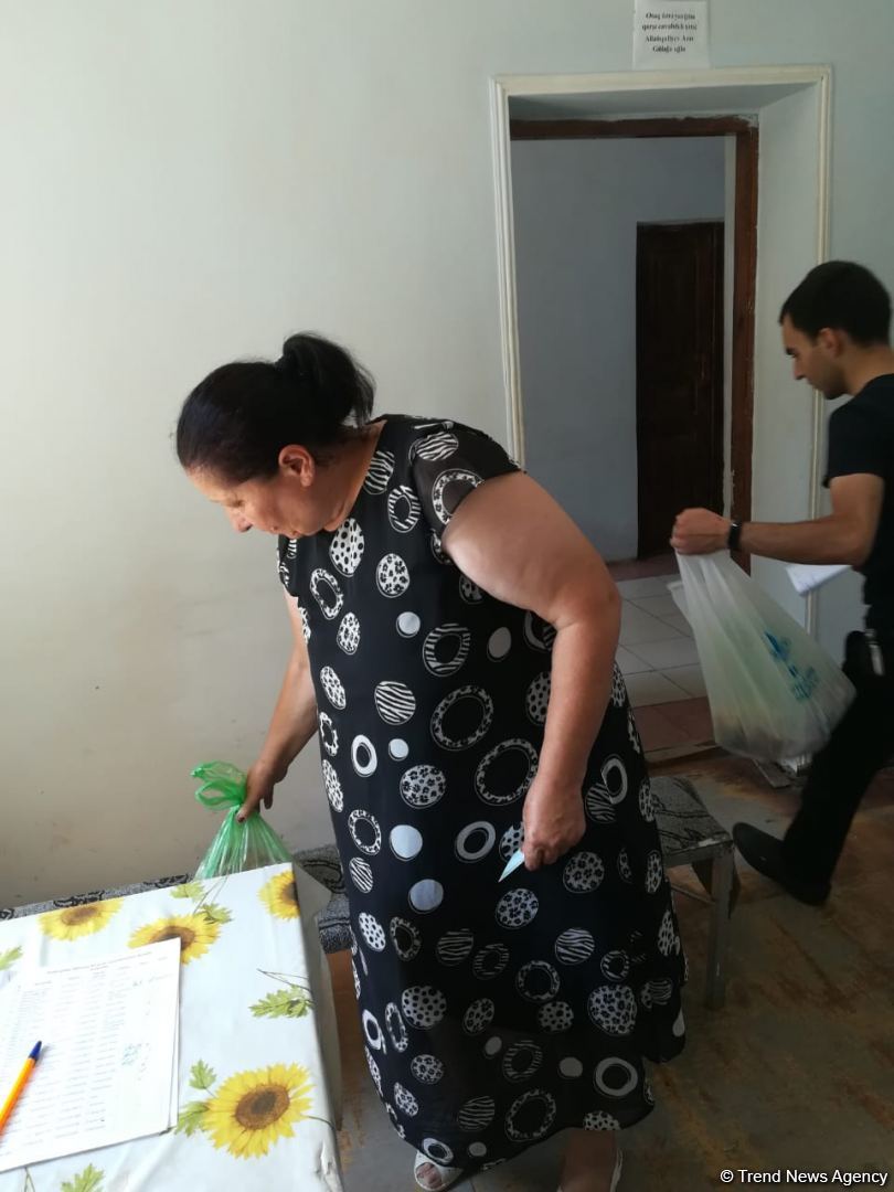 Deputat Sevil Mikayılovanın təşəbbüsü ilə Xudatda Qurban bayramı sovqatı paylanılıb (FOTO)