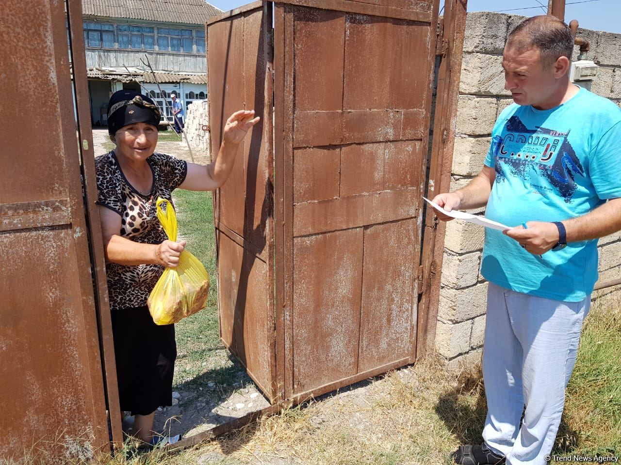 Deputat Sevil Mikayılovanın təşəbbüsü ilə Xudatda Qurban bayramı sovqatı paylanılıb (FOTO)
