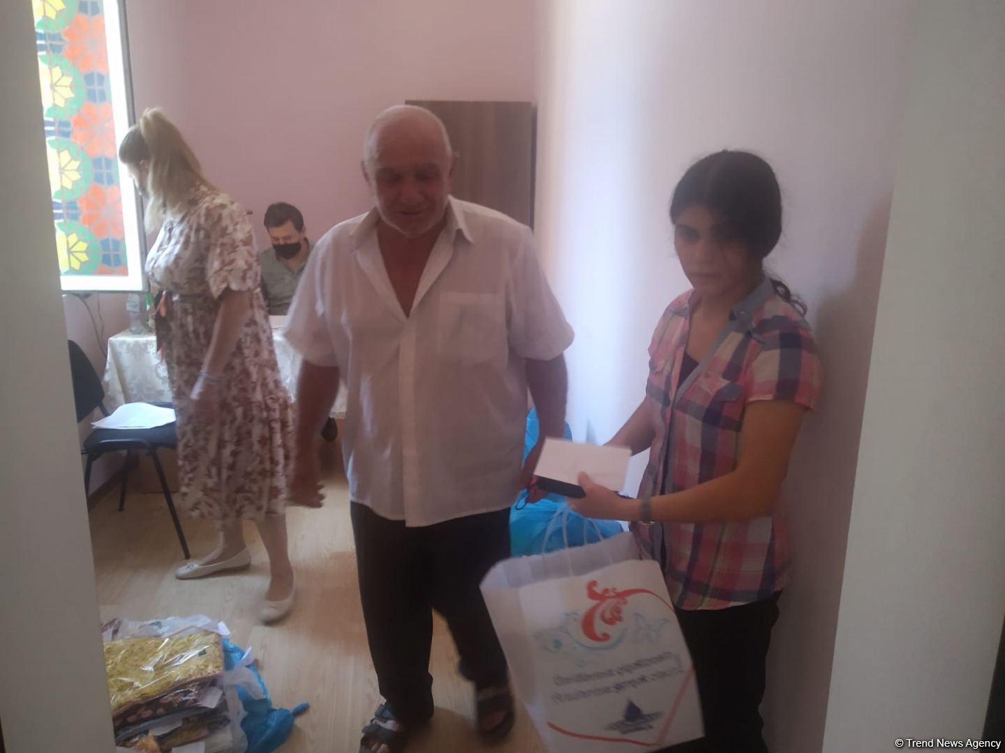 Deputat Sevil Mikayılovanın təşəbbüsü ilə Xudatda Qurban bayramı sovqatı paylanılıb (FOTO)