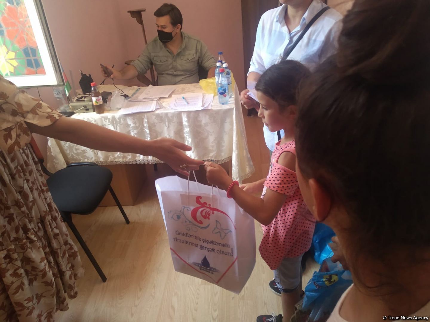 Deputat Sevil Mikayılovanın təşəbbüsü ilə Xudatda Qurban bayramı sovqatı paylanılıb (FOTO)
