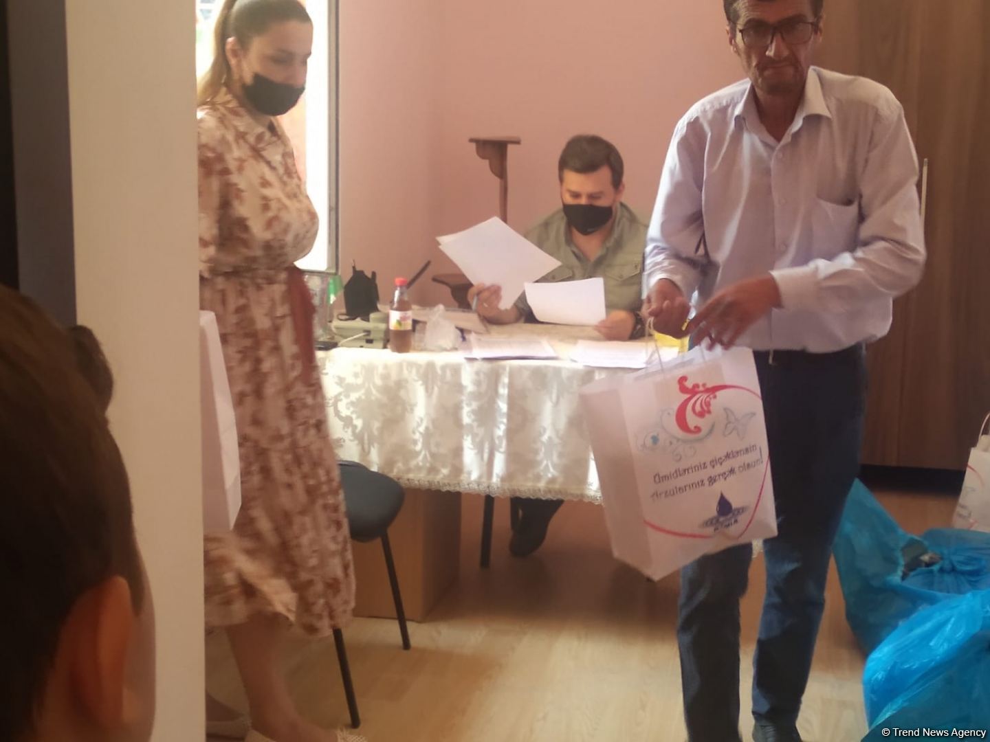 Deputat Sevil Mikayılovanın təşəbbüsü ilə Xudatda Qurban bayramı sovqatı paylanılıb (FOTO)