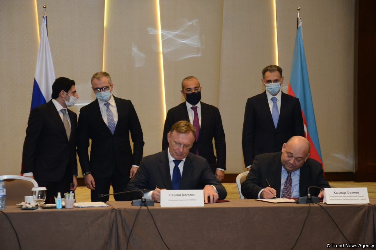 Rusiyanın "KamAZ" şirkəti ilə Gəncə Avtomobil Zavodu arasında memorandum imzalanıb (FOTO)