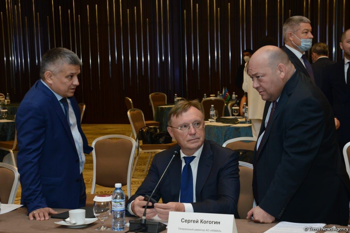 Azərbaycan iqtisadiyyatı iki faiz artıb - Nazir (FOTO)