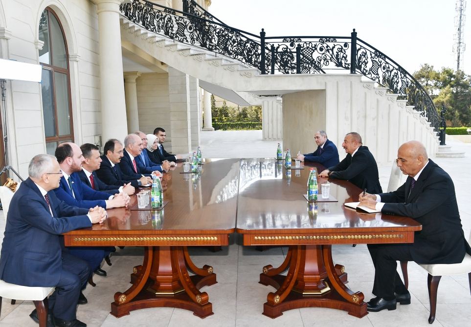 Prezident İlham Əliyev Türkiyənin Ədalət və İnkişaf Partiyası sədrinin birinci müavininin rəhbərlik etdiyi nümayəndə heyətini qəbul edib (FOTO)