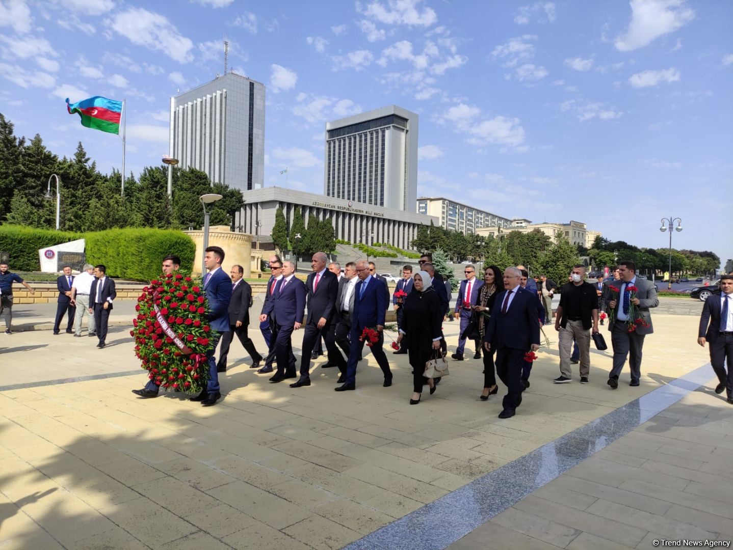 AKP nümayəndə heyəti Şəhidlər Xiyabanı, Fəxri Xiyaban və Türk şəhidliyini ziyarət edib (FOTO)