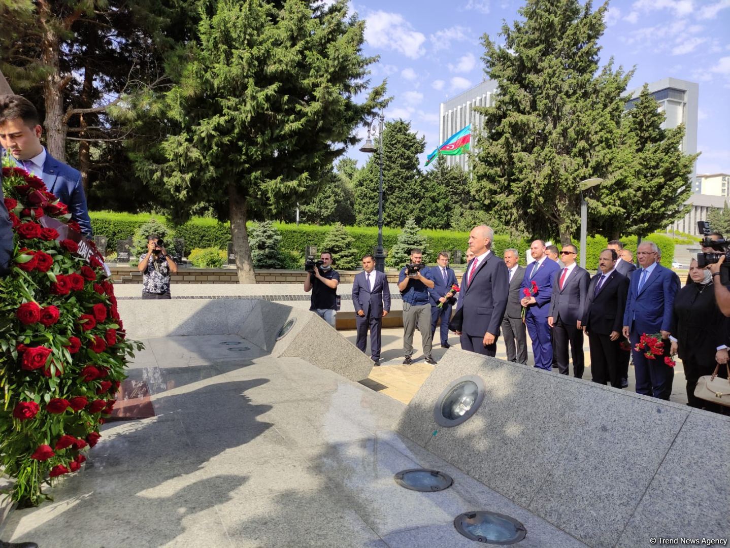 AKP nümayəndə heyəti Şəhidlər Xiyabanı, Fəxri Xiyaban və Türk şəhidliyini ziyarət edib (FOTO)