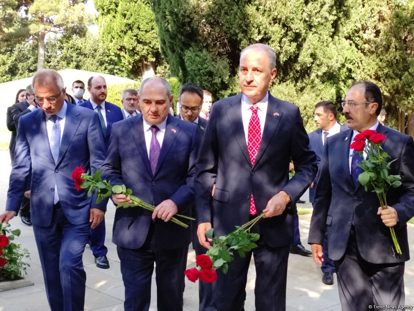 AKP nümayəndə heyəti Şəhidlər Xiyabanı, Fəxri Xiyaban və Türk şəhidliyini ziyarət edib (FOTO)