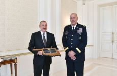 Prezident İlham Əliyev ABŞ-ın Oklahoma ştatının qubernatorunun başçılıq etdiyi nümayəndə heyətini qəbul edib (FOTO/VİDEO) (YENİLƏNİB)