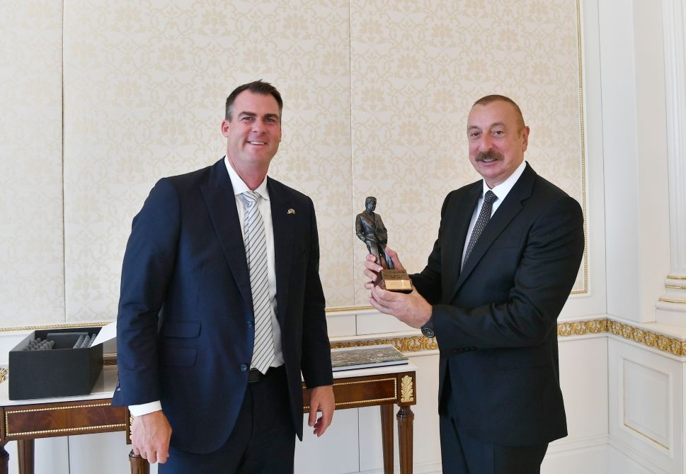 Prezident İlham Əliyev ABŞ-ın Oklahoma ştatının qubernatorunun başçılıq etdiyi nümayəndə heyətini qəbul edib (FOTO/VİDEO) (YENİLƏNİB)