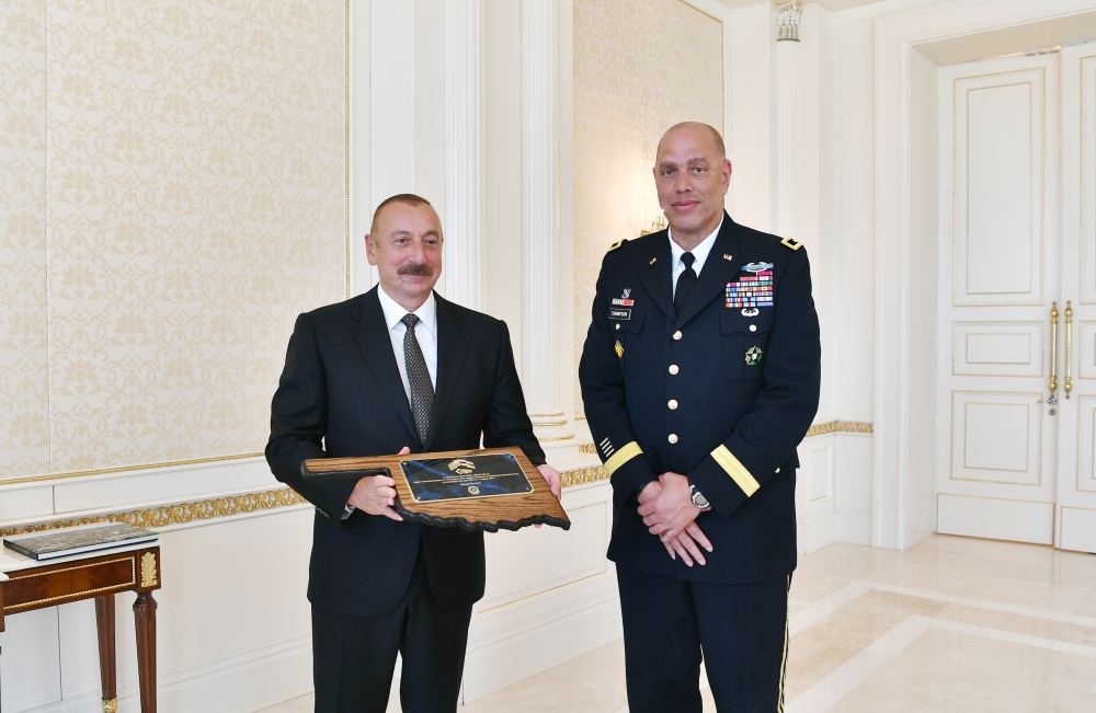 Prezident İlham Əliyev ABŞ-ın Oklahoma ştatının qubernatorunun başçılıq etdiyi nümayəndə heyətini qəbul edib (FOTO/VİDEO) (YENİLƏNİB)