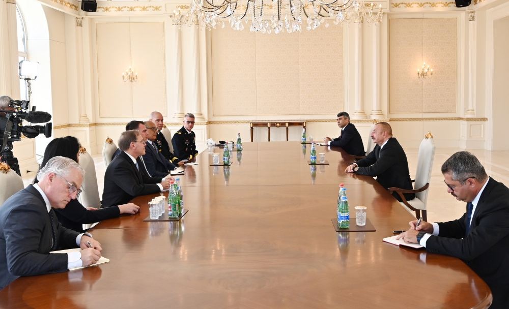 Prezident İlham Əliyev ABŞ-ın Oklahoma ştatının qubernatorunun başçılıq etdiyi nümayəndə heyətini qəbul edib (FOTO/VİDEO) (YENİLƏNİB)