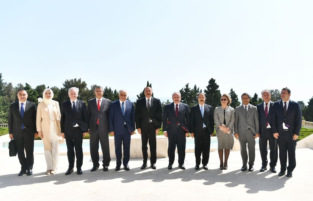 Prezident İlham Əliyev Türkiyə Böyük Millət Məclisi sədrinin başçılıq etdiyi nümayəndə heyətini qəbul edib (FOTO/VİDEO)