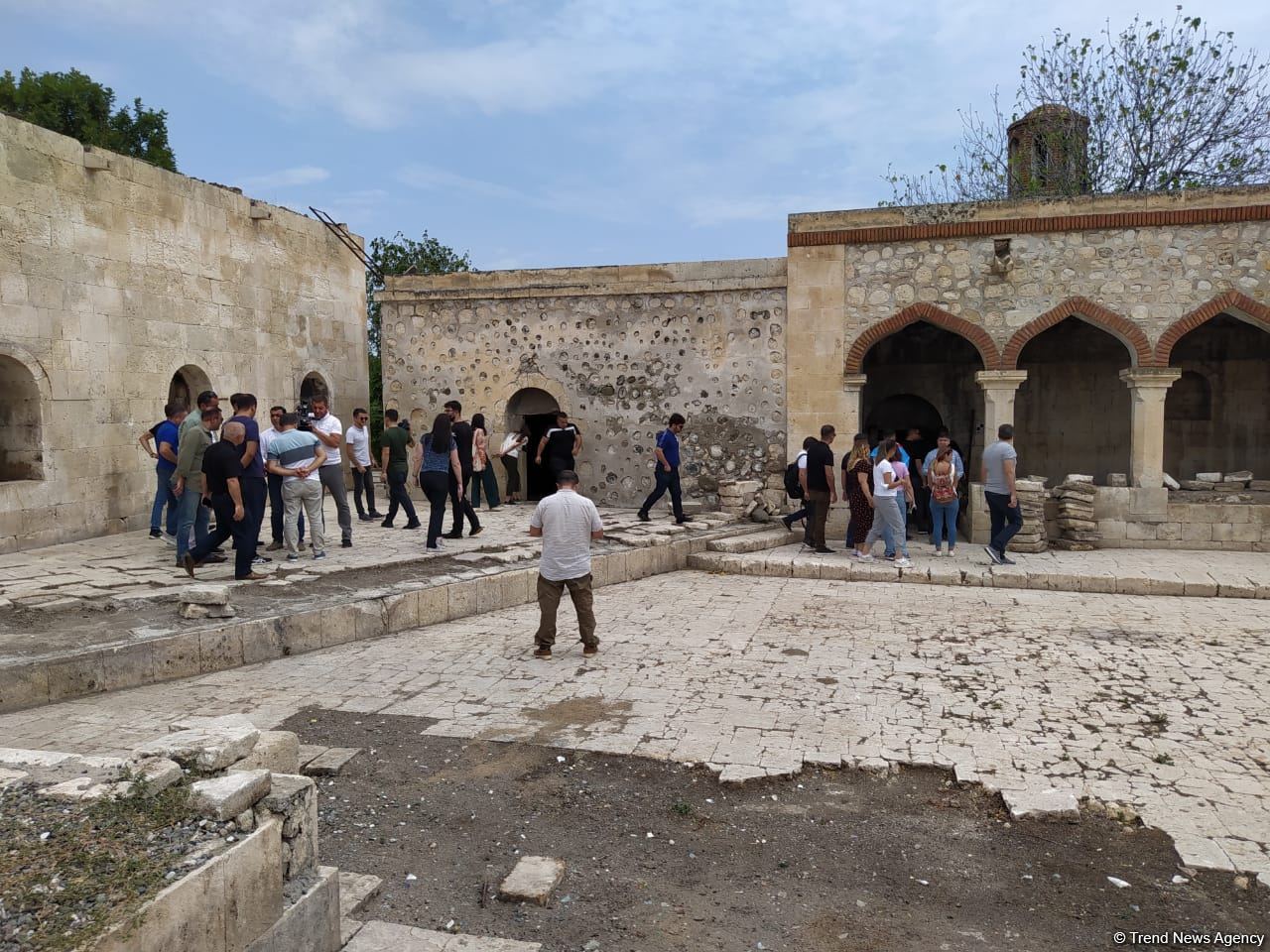 Xaricdə təhsil almış məzunlar Ağdama səfər edib (FOTO)