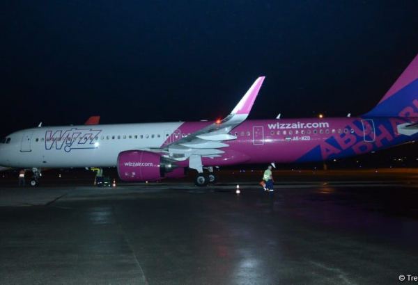 “Wizz Air Abu Dabi” aviaşirkəti Bakıya ilk reysini yerinə yetirib (FOTO)