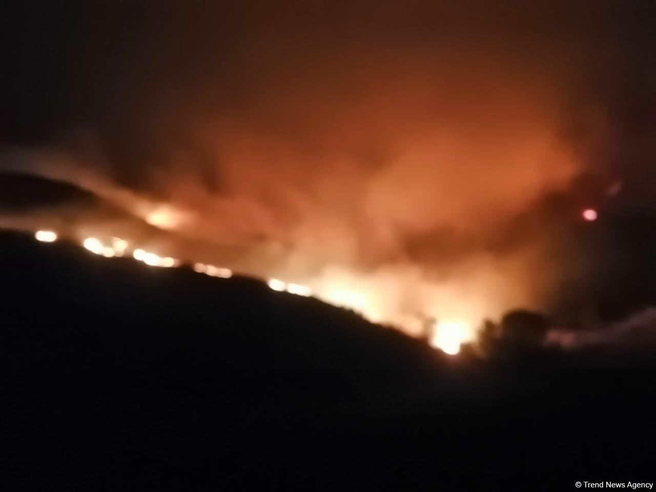 Ağsuda güclü yanğın meşə sahəsinə keçdi (FOTO/VİDEO)