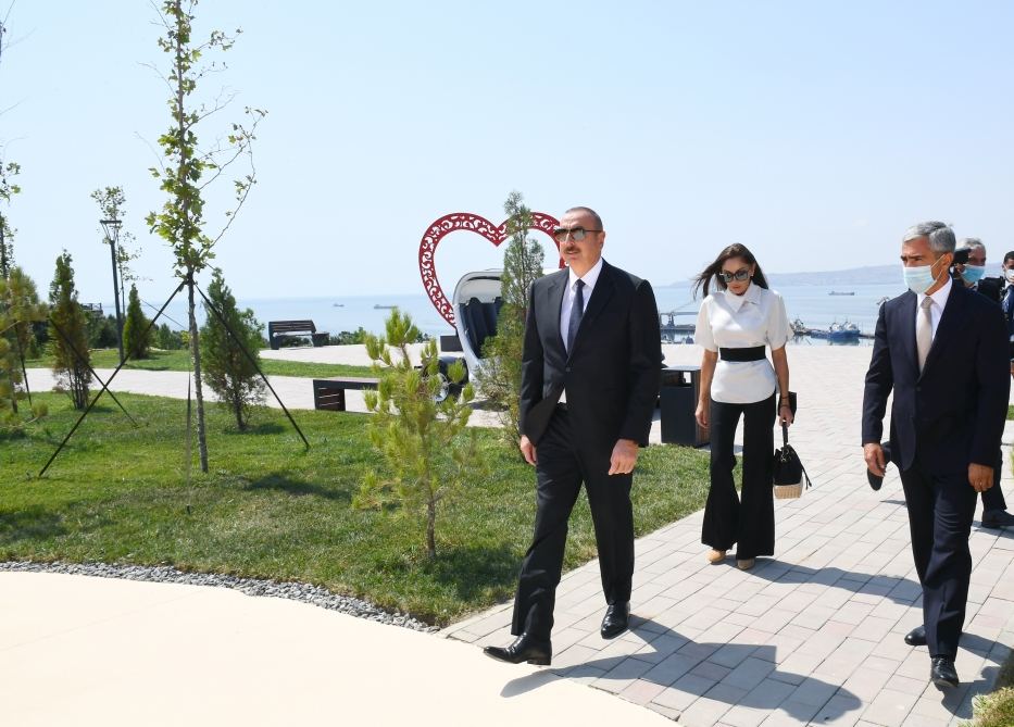 Prezident İlham Əliyev və birinci xanım Mehriban Əliyeva Bakıda yeni yaradılan “Gənclik” parkının açılışında iştirak ediblər (FOTO/VİDEO) (YENİLƏNİB)