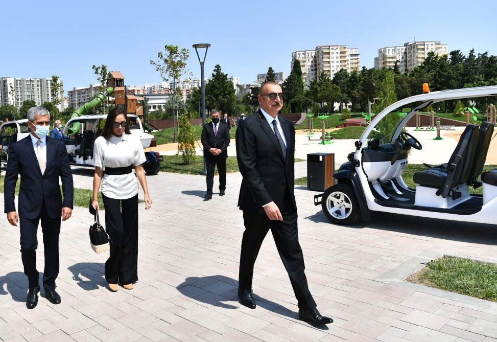 Prezident İlham Əliyev və birinci xanım Mehriban Əliyeva Bakıda yeni yaradılan “Gənclik” parkının açılışında iştirak ediblər (FOTO/VİDEO) (YENİLƏNİB)