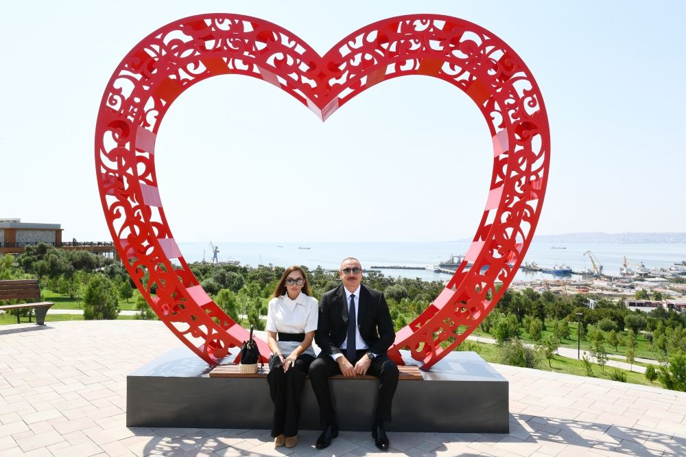 Prezident İlham Əliyev və birinci xanım Mehriban Əliyeva Bakıda yeni yaradılan “Gənclik” parkının açılışında iştirak ediblər (FOTO/VİDEO) (YENİLƏNİB)