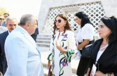 Prezident İlham Əliyev Şuşada Vaqif Poeziya Günləri çərçivəsində tədbir iştirakçıları və şuşalılarla səmimi söhbət edib (FOTO)