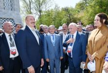Prezident İlham Əliyev Şuşada Vaqif Poeziya Günləri çərçivəsində tədbir iştirakçıları və şuşalılarla səmimi söhbət edib (FOTO)