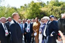 Prezident İlham Əliyev Şuşada Vaqif Poeziya Günləri çərçivəsində tədbir iştirakçıları və şuşalılarla səmimi söhbət edib (FOTO)
