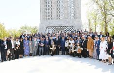 Prezident İlham Əliyev Şuşada Vaqif Poeziya Günləri çərçivəsində tədbir iştirakçıları və şuşalılarla səmimi söhbət edib (FOTO)
