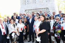 Prezident İlham Əliyev Şuşada Vaqif Poeziya Günləri çərçivəsində tədbir iştirakçıları və şuşalılarla səmimi söhbət edib (FOTO)