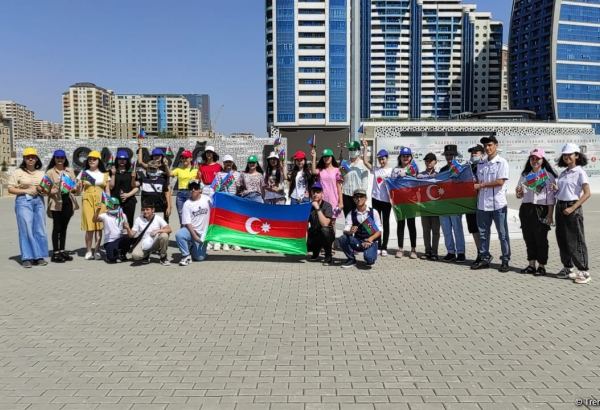 Yay məktəbində iştirak edən şəhid və qazi övladları Hərbi Qənimətlər Parkını ziyarət edib (FOTO)