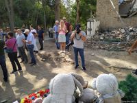 Türk Şurasına üzv və müşahidəçi dövlətlərin jurnalistləri Gəncədə Ermənistan tərəfindən dağıdılmış yerlərə baş çəkib (FOTO)