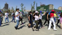 Yay məktəbində iştirak edən şəhid və qazi övladları Hərbi Qənimətlər Parkını ziyarət edib (FOTO)