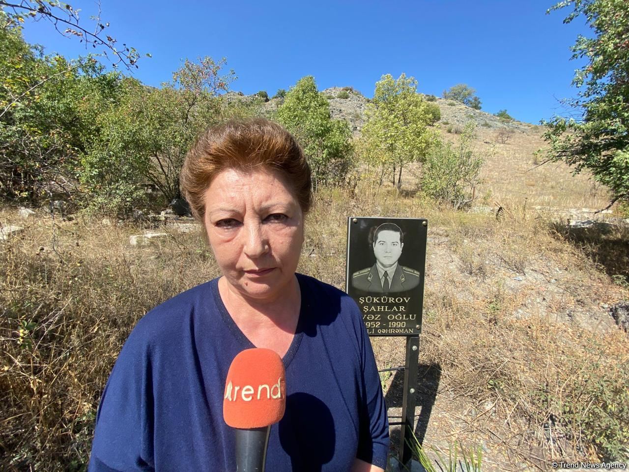 Uzun illər sonra ilk dəfədir ki, həyat yoldaşımın məzarını ziyarət edirəm - Kəlbəcər sakini (FOTO)