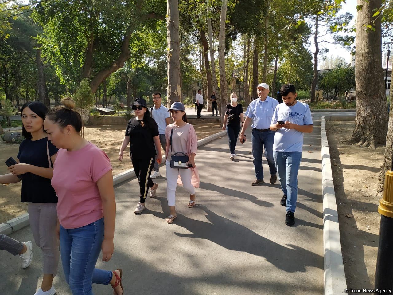 Türk Şurasına üzv və müşahidəçi dövlətlərin jurnalistləri Gəncədə Ermənistan tərəfindən dağıdılmış yerlərə baş çəkib (FOTO)