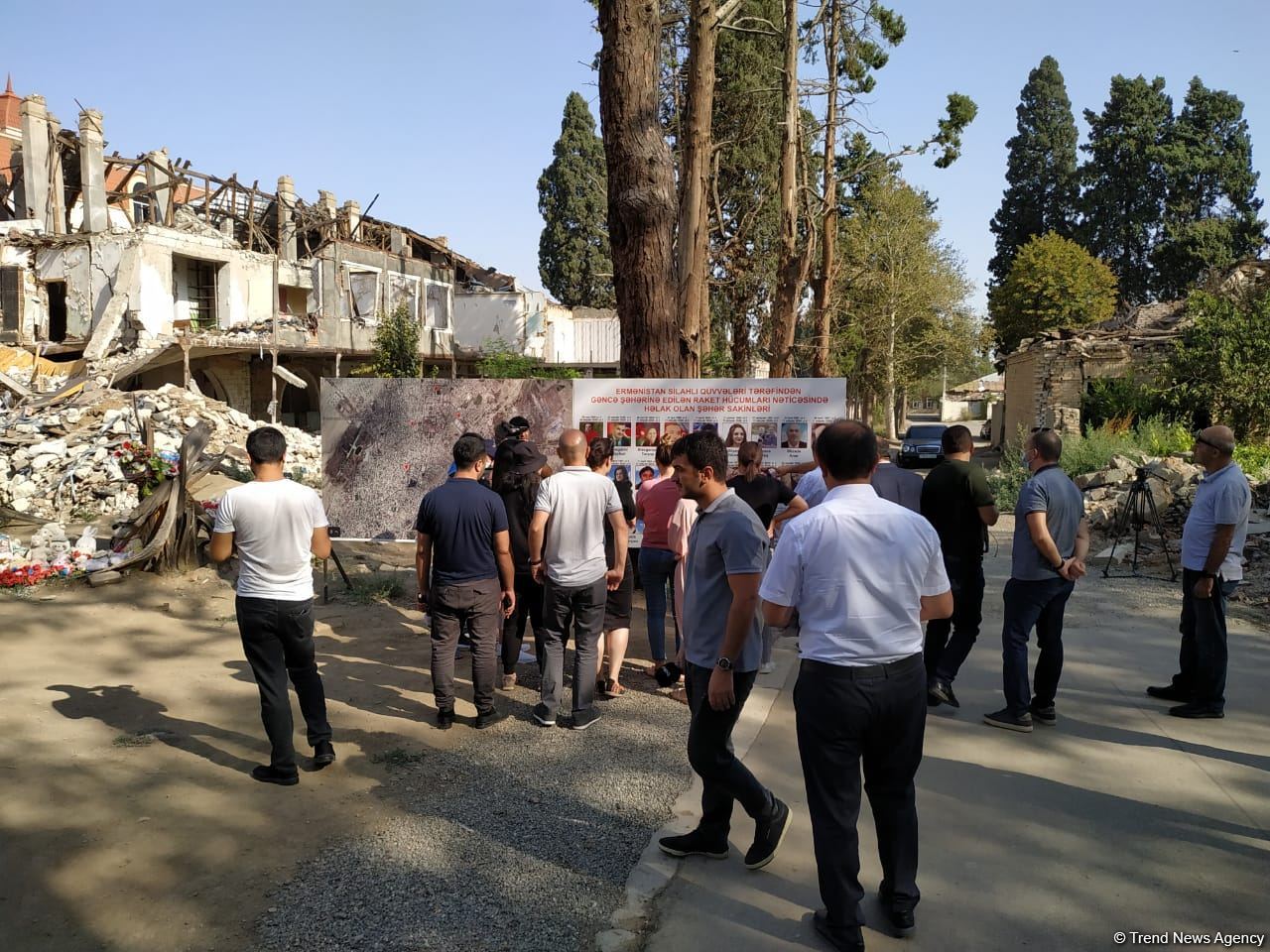 Türk Şurasına üzv və müşahidəçi dövlətlərin jurnalistləri Gəncədə Ermənistan tərəfindən dağıdılmış yerlərə baş çəkib (FOTO)
