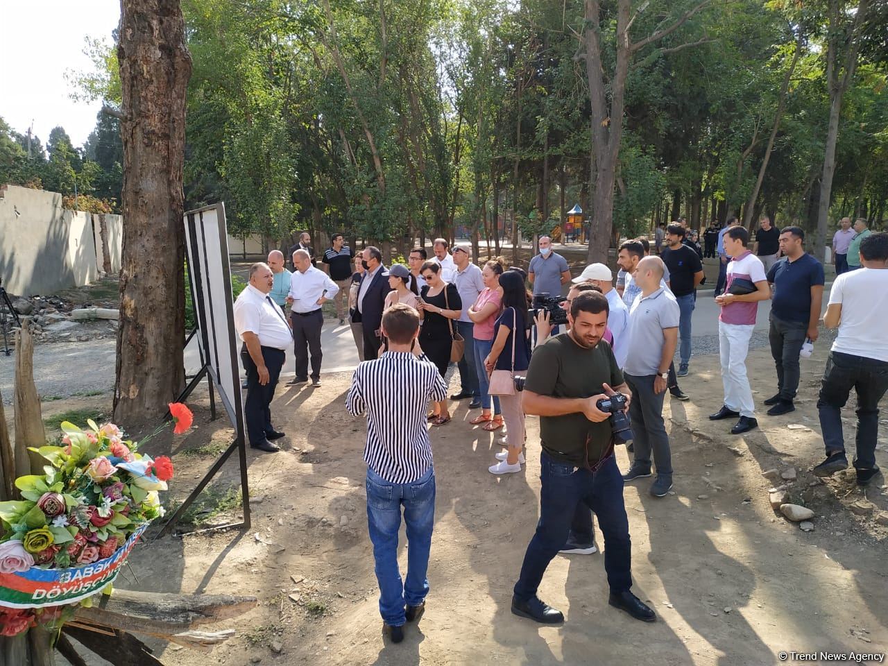 Türk Şurasına üzv və müşahidəçi dövlətlərin jurnalistləri Gəncədə Ermənistan tərəfindən dağıdılmış yerlərə baş çəkib (FOTO)