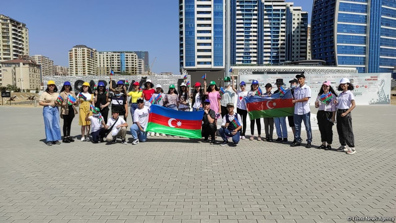 Yay məktəbində iştirak edən şəhid və qazi övladları Hərbi Qənimətlər Parkını ziyarət edib (FOTO)
