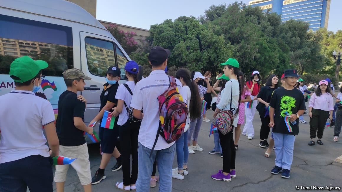 Yay məktəbində iştirak edən şəhid və qazi övladları Hərbi Qənimətlər Parkını ziyarət edib (FOTO)