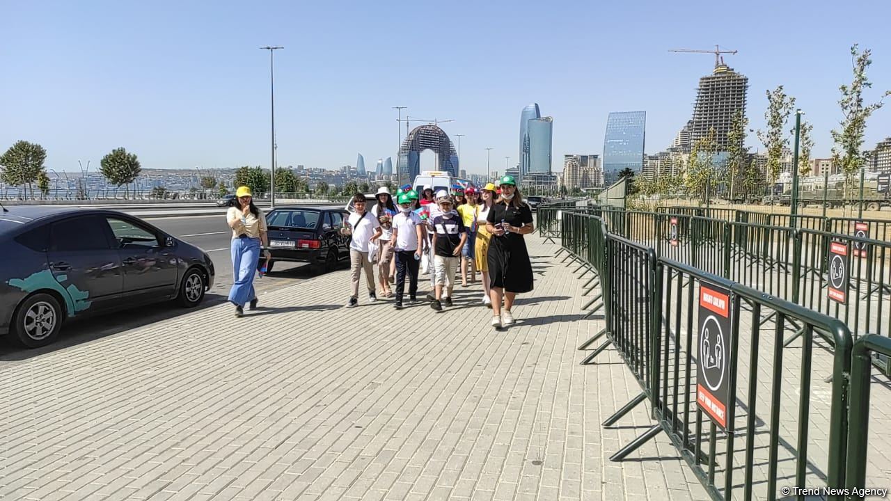 Yay məktəbində iştirak edən şəhid və qazi övladları Hərbi Qənimətlər Parkını ziyarət edib (FOTO)