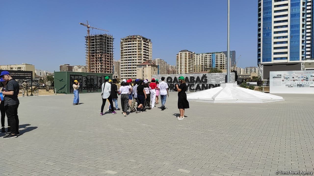 Yay məktəbində iştirak edən şəhid və qazi övladları Hərbi Qənimətlər Parkını ziyarət edib (FOTO)