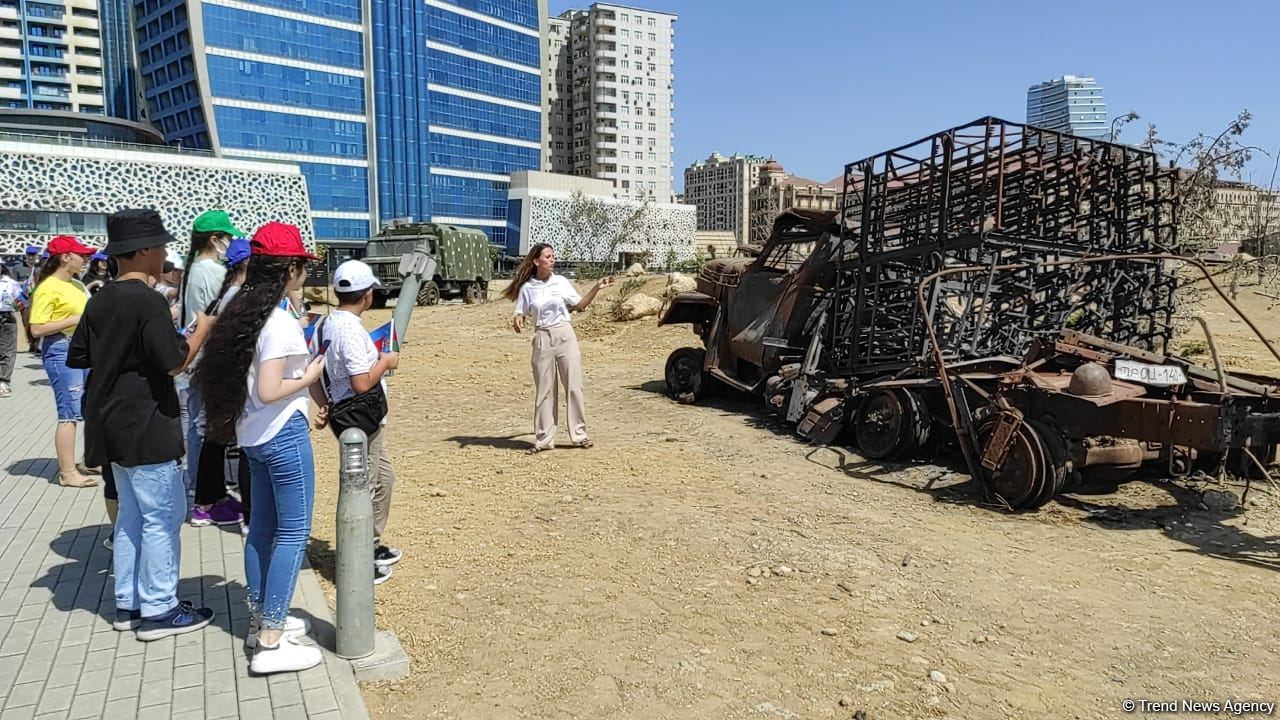 Yay məktəbində iştirak edən şəhid və qazi övladları Hərbi Qənimətlər Parkını ziyarət edib (FOTO)