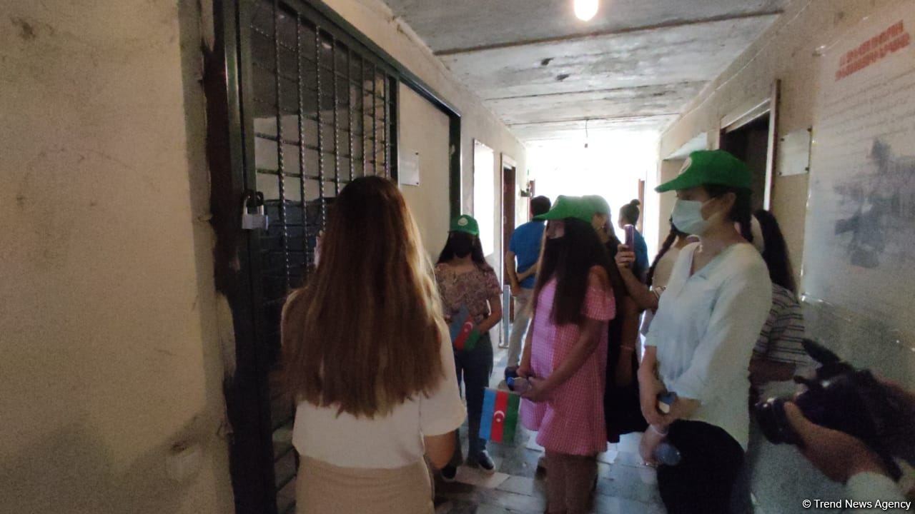 Yay məktəbində iştirak edən şəhid və qazi övladları Hərbi Qənimətlər Parkını ziyarət edib (FOTO)