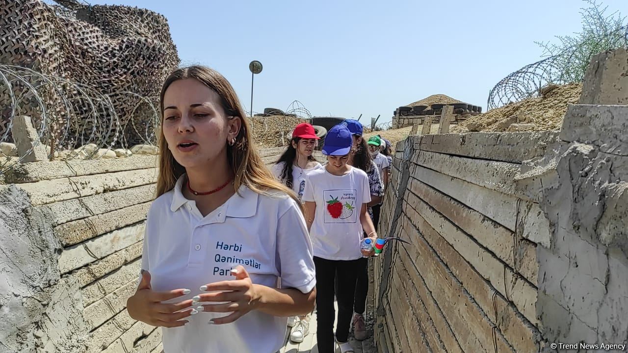 Yay məktəbində iştirak edən şəhid və qazi övladları Hərbi Qənimətlər Parkını ziyarət edib (FOTO)