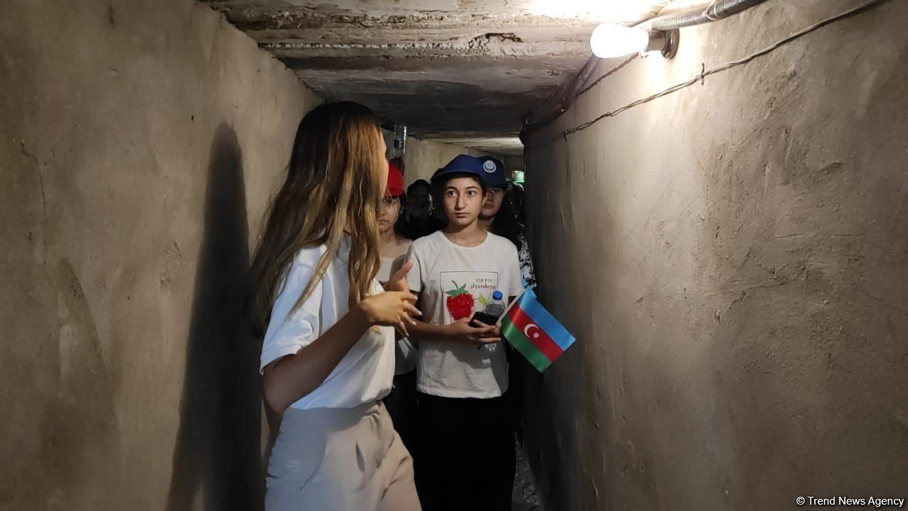 Yay məktəbində iştirak edən şəhid və qazi övladları Hərbi Qənimətlər Parkını ziyarət edib (FOTO)