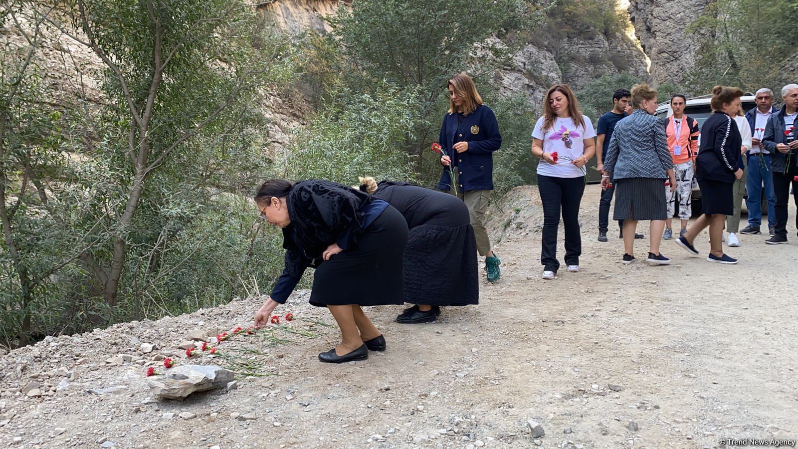 Kəlbəcər sakinləri 28 il sonra doğma yurdlarına səfər ediblər (FOTO)
