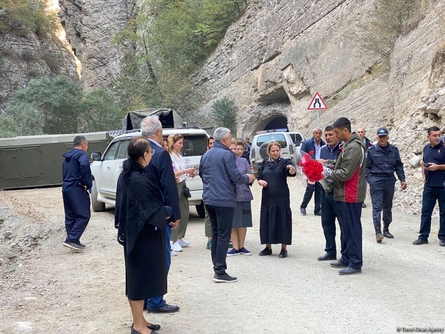 Kəlbəcər sakinləri 28 il sonra doğma yurdlarına səfər ediblər (FOTO)