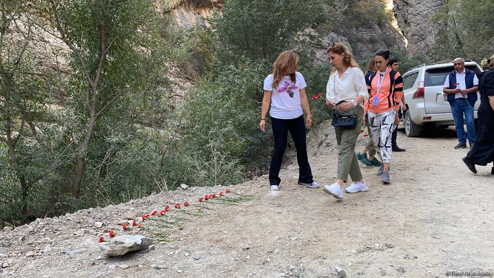 Kəlbəcər sakinləri 28 il sonra doğma yurdlarına səfər ediblər (FOTO)