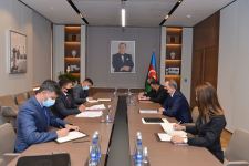 Ceyhun Bayramov Qırğızıstanın Azərbaycandakı yeni səfirinin etimadnaməsinin surətini qəbul edib (FOTO)
