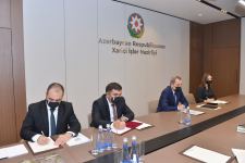 Ceyhun Bayramov Qırğızıstanın Azərbaycandakı yeni səfirinin etimadnaməsinin surətini qəbul edib (FOTO)