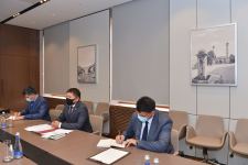 Ceyhun Bayramov Qırğızıstanın Azərbaycandakı yeni səfirinin etimadnaməsinin surətini qəbul edib (FOTO)