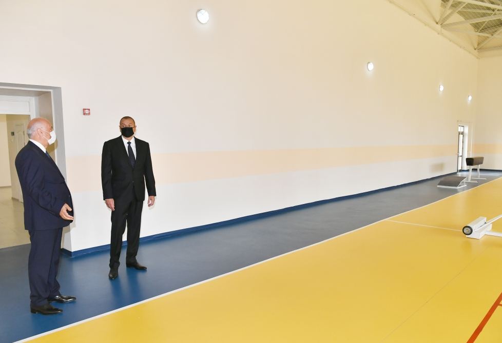 Prezident İlham Əliyev Sumqayıtda 20 nömrəli orta məktəbdə yaradılan şəraitlə tanış olub (FOTO/VİDEO) (YENİLƏNİB)